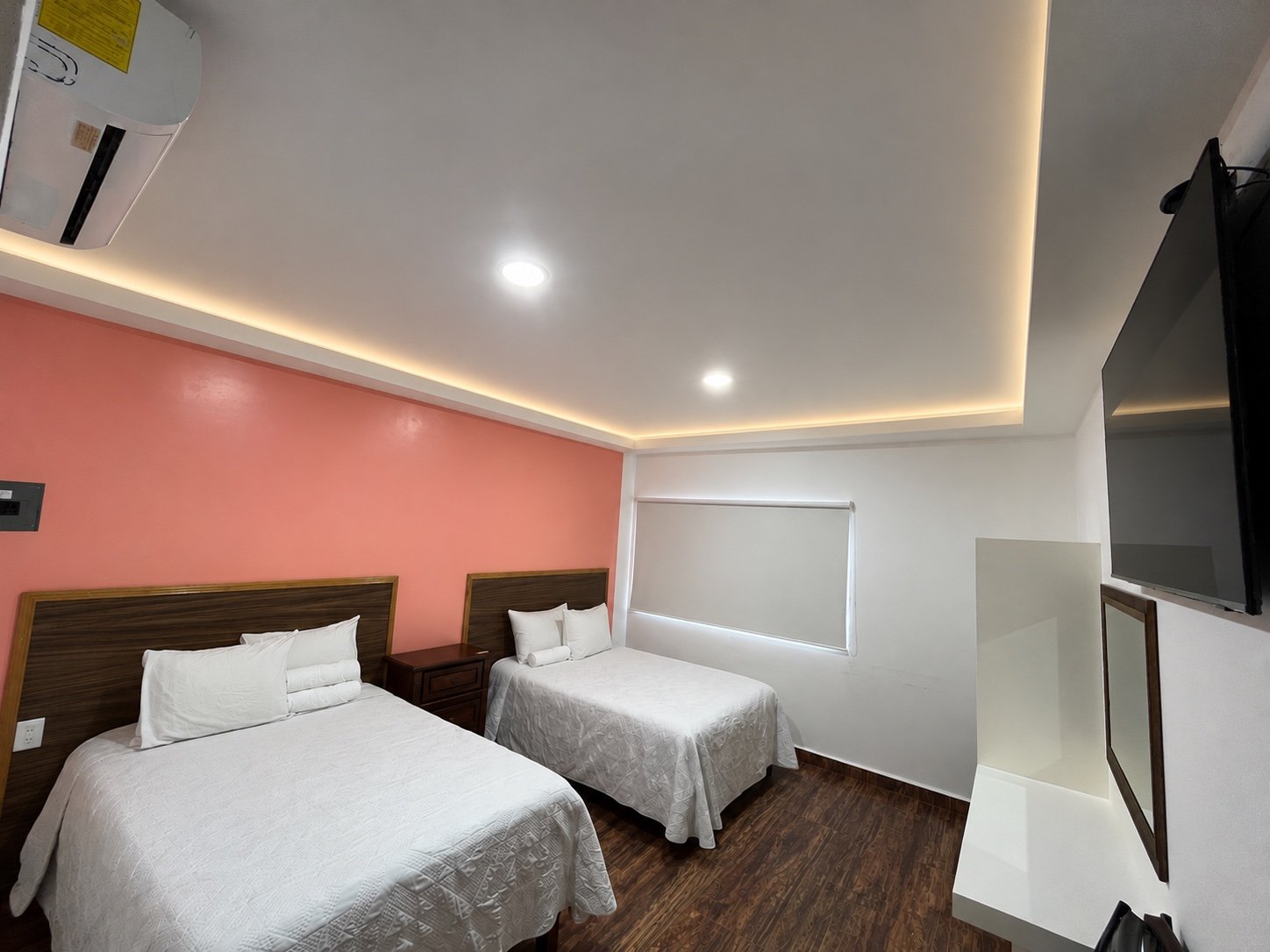 Habitación con dos camas del Hotel Abejac